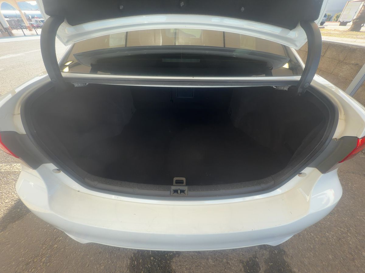 Toyota Avensis 2015 — photo 16