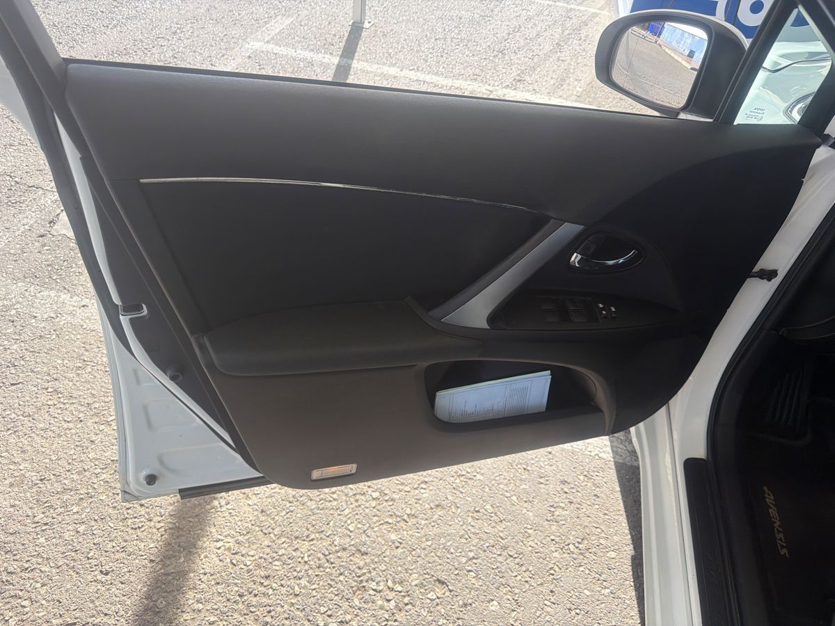 Toyota Avensis 2015 — photo 41