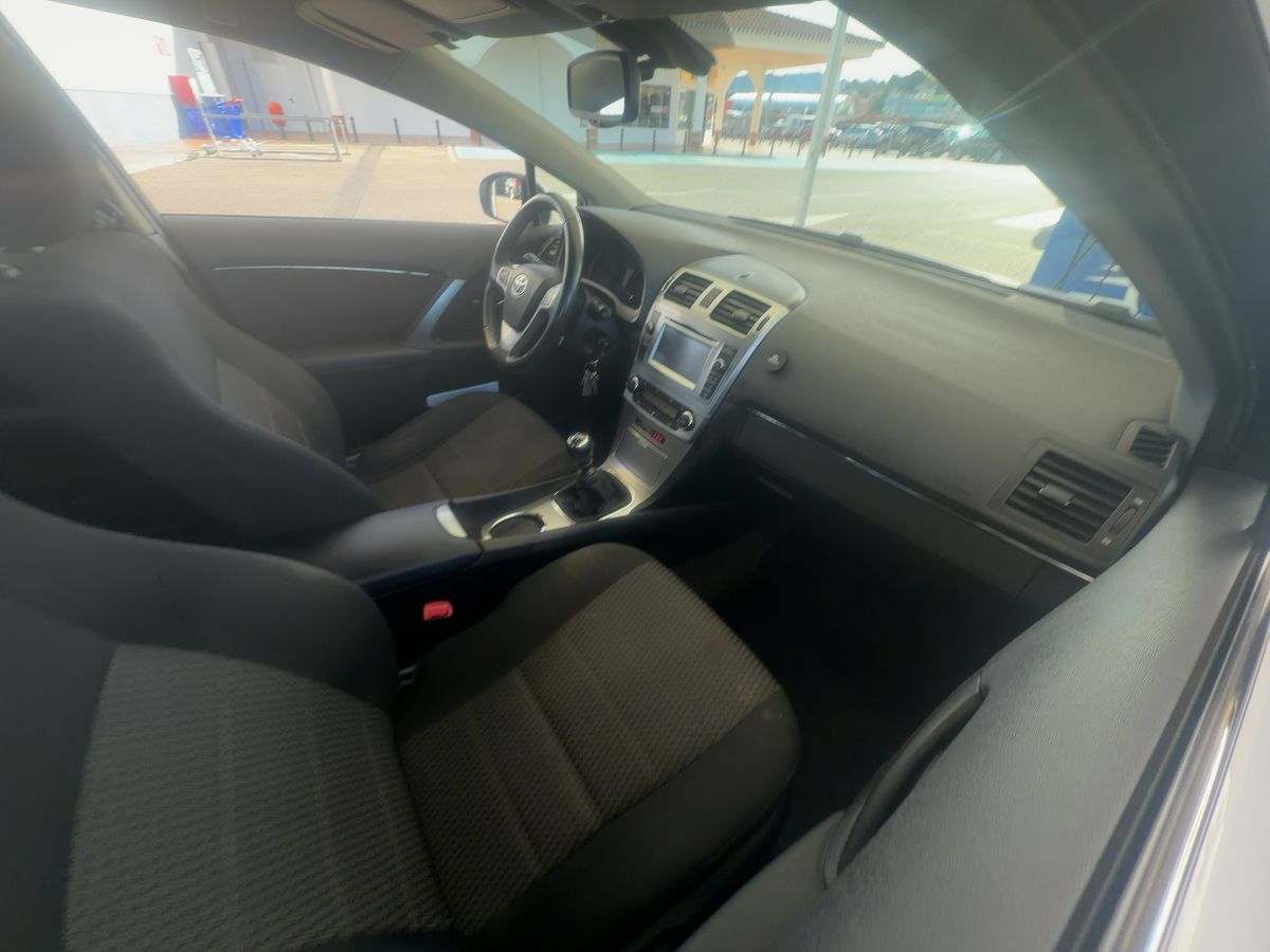Toyota Avensis 2015 — photo 17