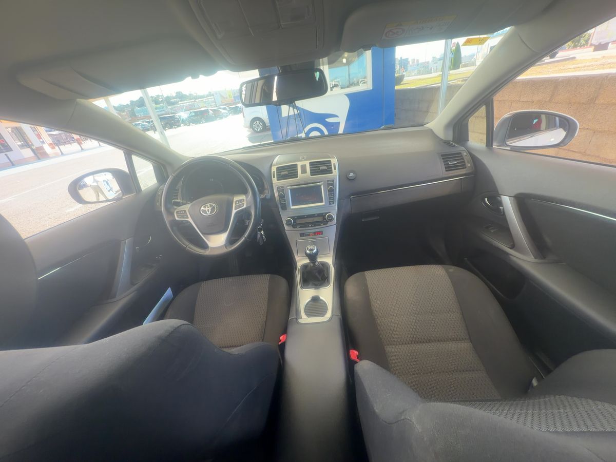 Toyota Avensis 2015 — photo 18