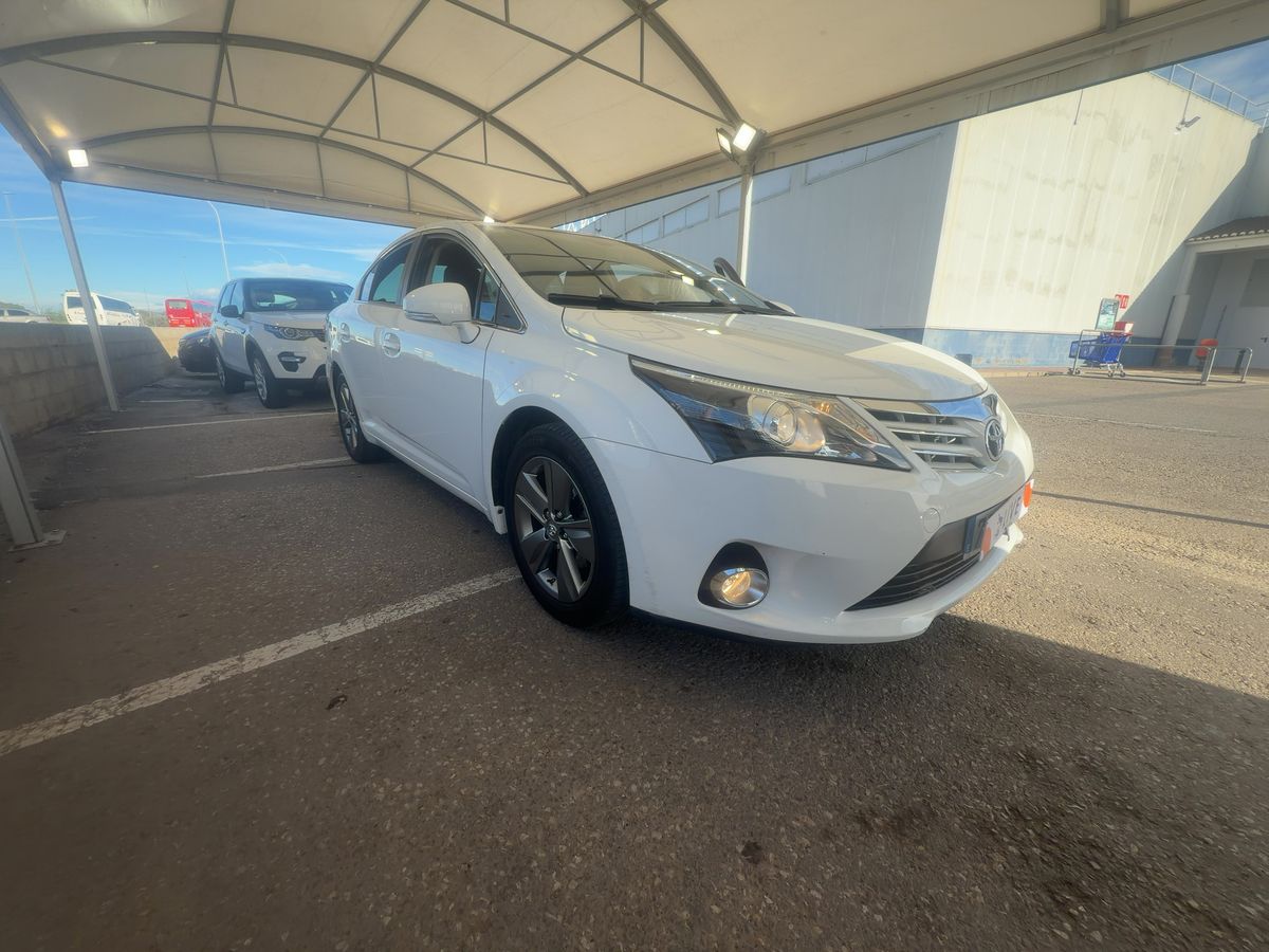 Toyota Avensis 2015 — photo 13