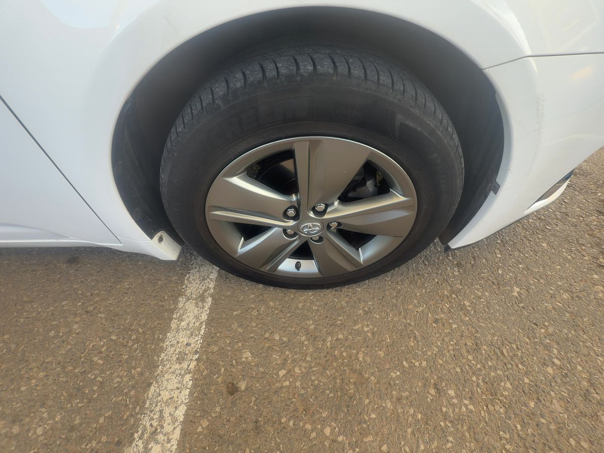 Toyota Avensis 2015 — photo 12