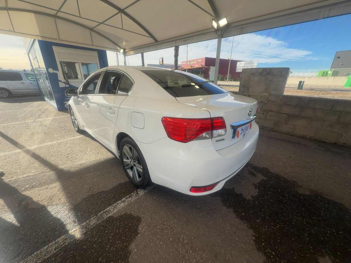 Toyota Avensis 2015 — photo 7