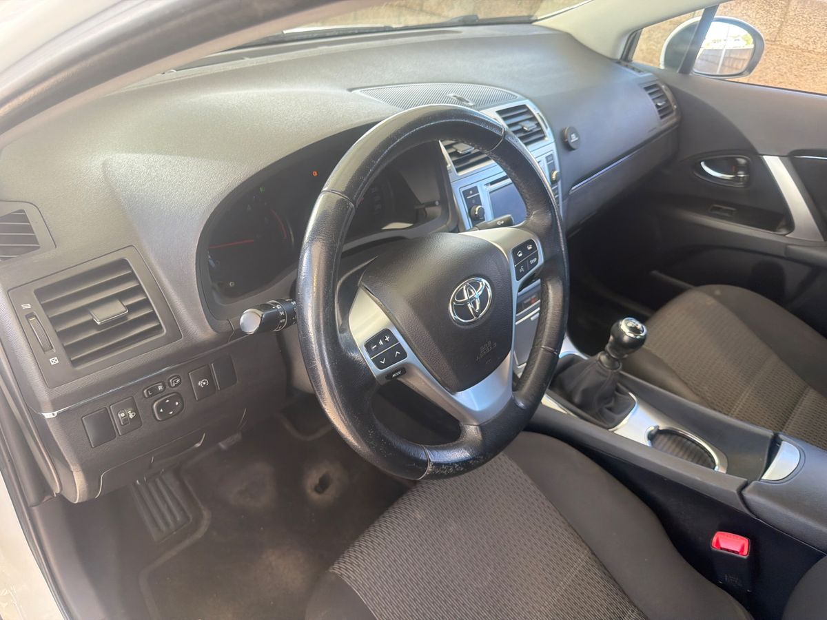 Toyota Avensis 2015 — photo 39