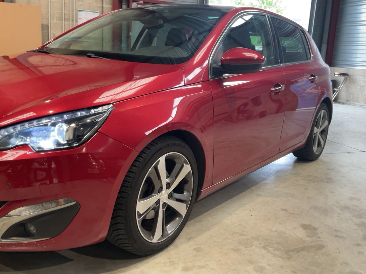 Peugeot 308 1.2 e-THP Feline