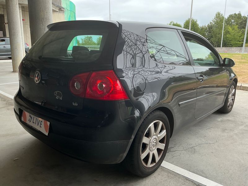 Volkswagen Golf V 1.6 Sportline — zdjęcie 2