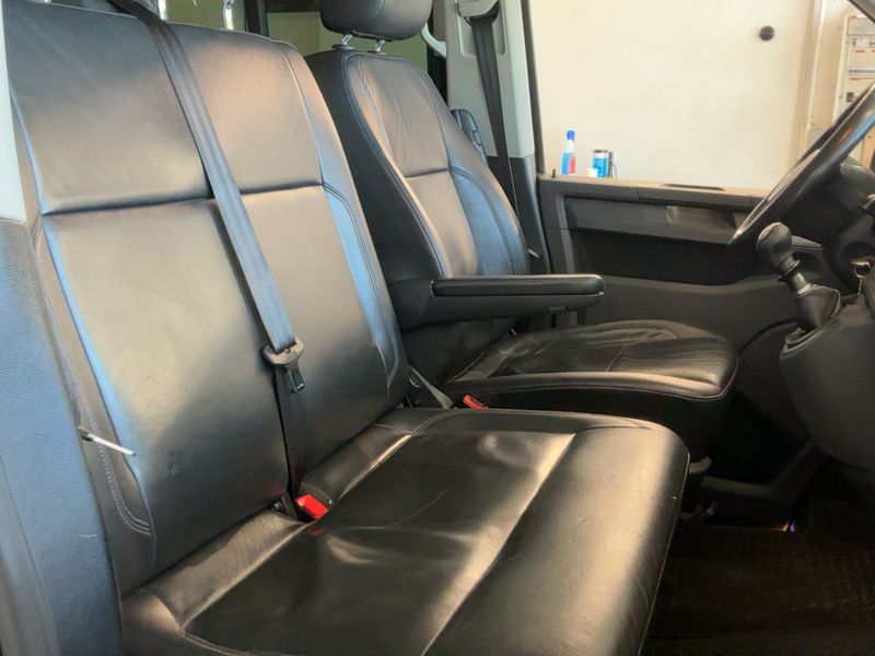 Volkswagen T6 Caravelle 2.0 TDI Comfortline lang 4Motion — zdjęcie 11