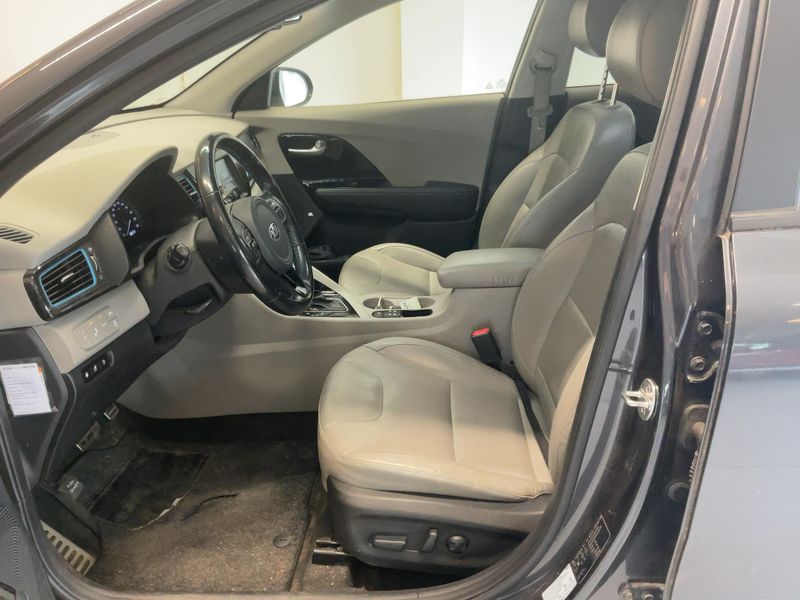 Kia Niro 1.6 Hybrid Premium — zdjęcie 11