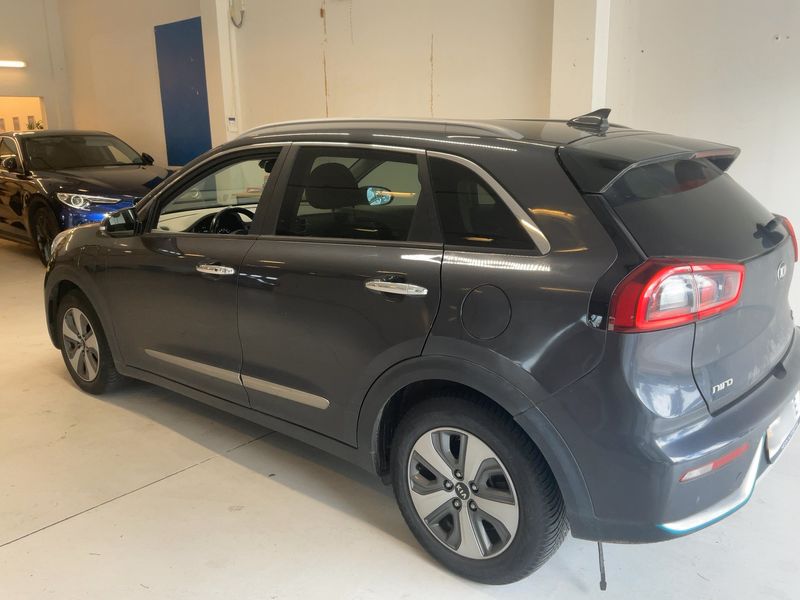 Kia Niro 1.6 Hybrid Premium — zdjęcie 3