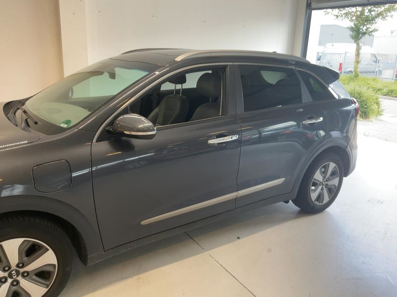 Kia Niro 1.6 Hybrid Premium — zdjęcie 4