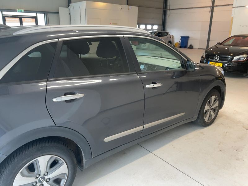 Kia Niro 1.6 Hybrid Premium — zdjęcie 7