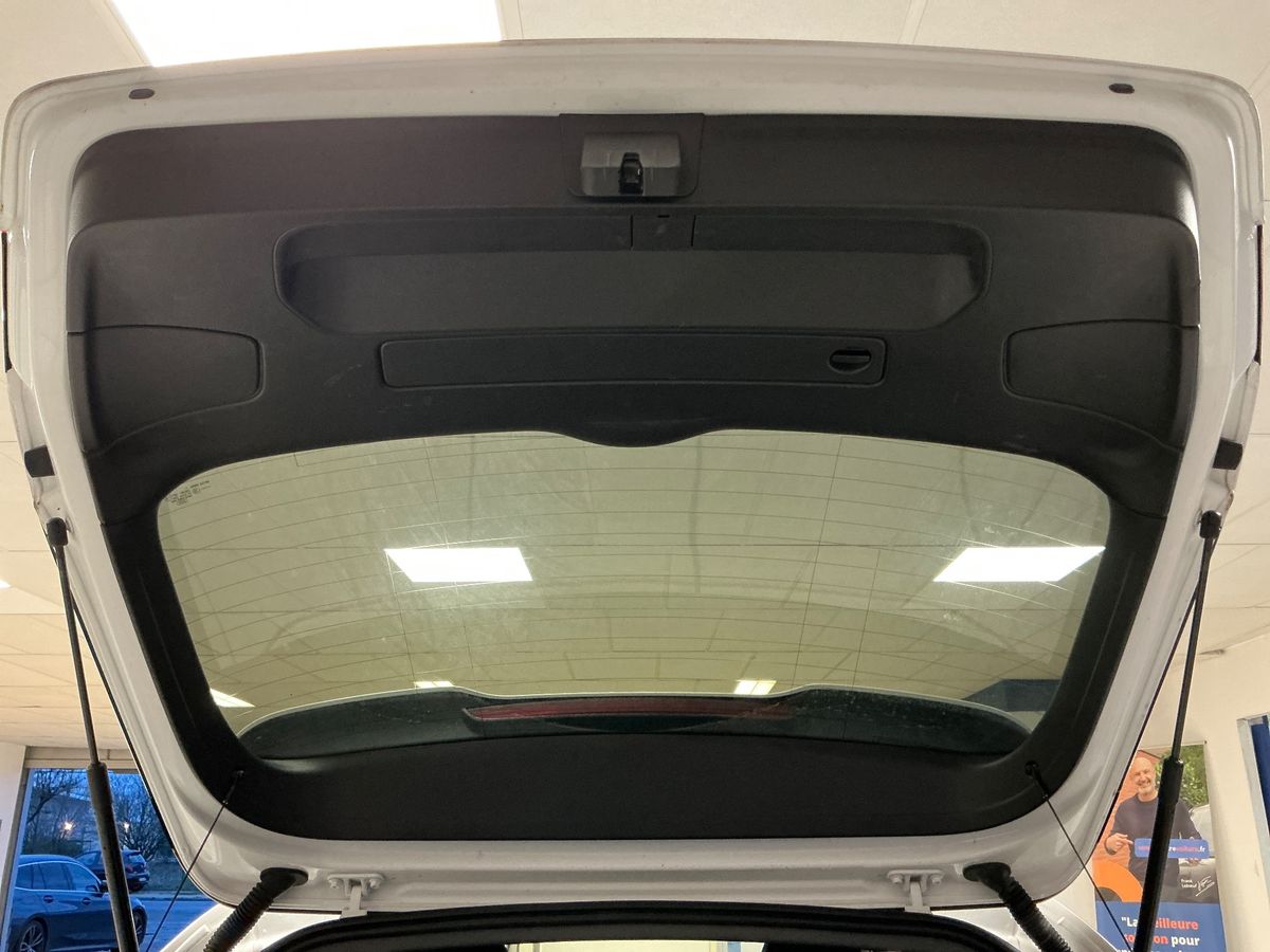 Audi A3 2019 — photo 16