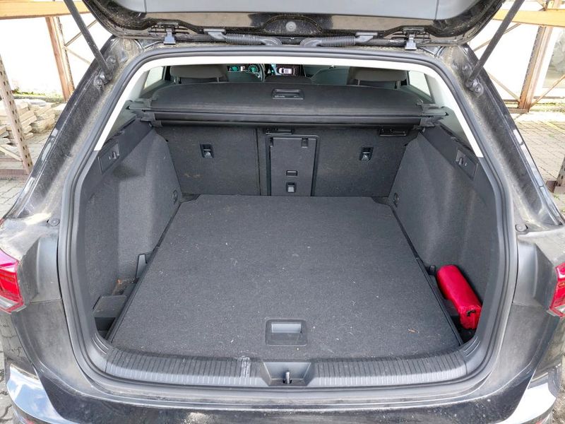 Volkswagen Golf VIII 2.0 TDI Life — zdjęcie 18