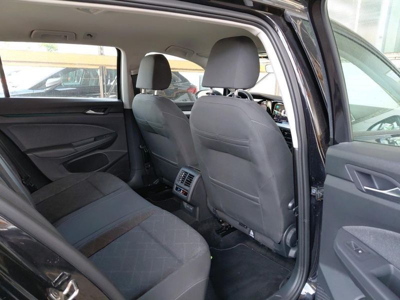 Volkswagen Golf VIII 2.0 TDI Life — zdjęcie 12