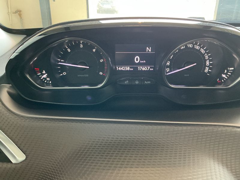 Peugeot 2008 1.6 e-HDi Allure — zdjęcie 13