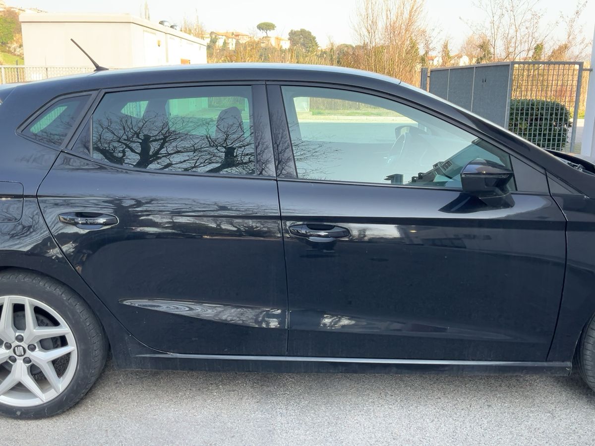 Seat Ibiza 2017 — photo 11