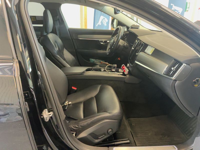 Volvo V90 Cross Country 2.0 B4 Mild-Hybrid AWD — zdjęcie 11