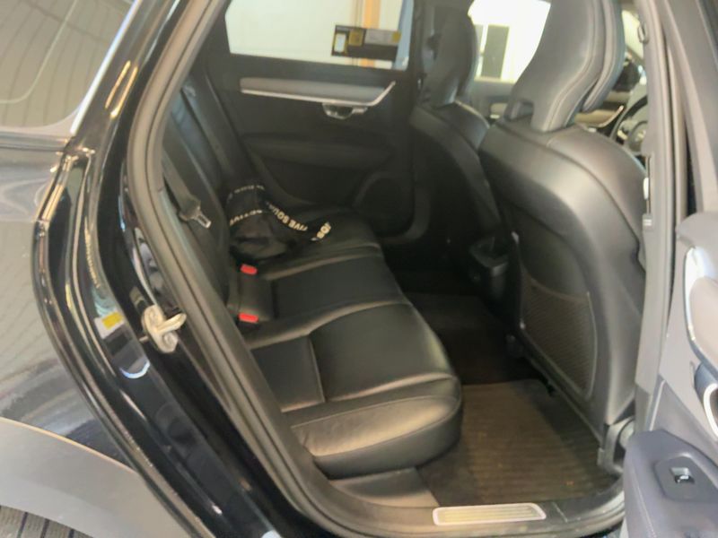 Volvo V90 Cross Country 2.0 B4 Mild-Hybrid AWD — zdjęcie 14