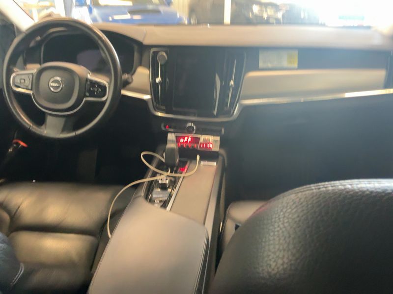 Volvo V90 Cross Country 2.0 B4 Mild-Hybrid AWD — zdjęcie 12