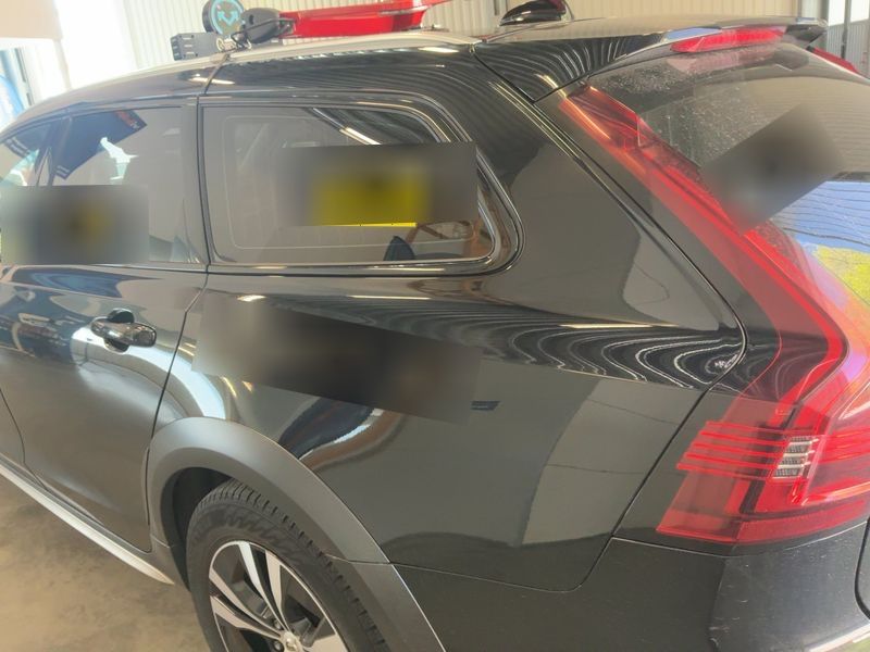 Volvo V90 Cross Country 2.0 B4 Mild-Hybrid AWD — zdjęcie 3