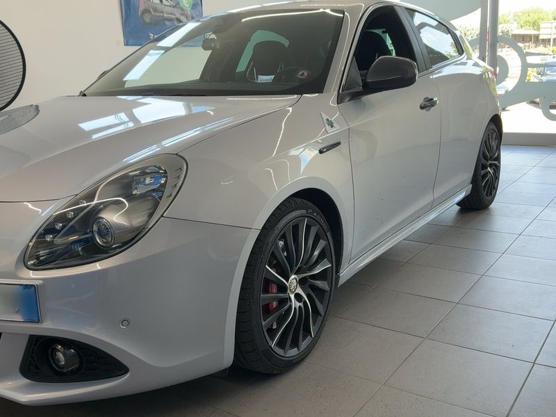 Alfa Romeo Giulietta 1.8 Turbo Quadrifoglio Verde — zdjęcie 2