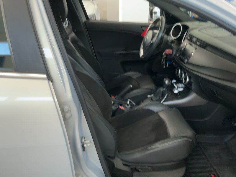 Alfa Romeo Giulietta 1.8 Turbo Quadrifoglio Verde — zdjęcie 11