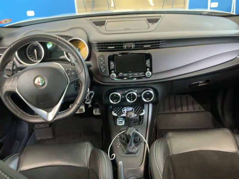 Alfa Romeo Giulietta 1.8 Turbo Quadrifoglio Verde — zdjęcie 12