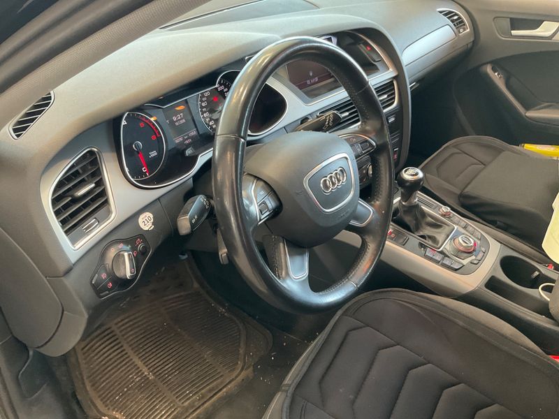 Audi A4 2.0 TDI Ambiente 2012 – снимка 26