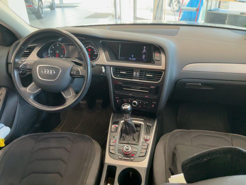 Audi A4 2.0 TDI Ambiente 2012 – снимка 17