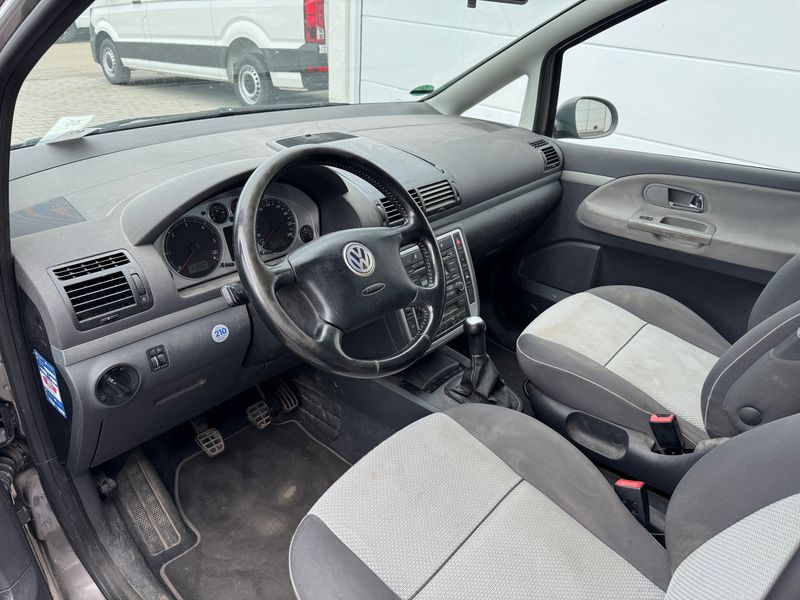 Volkswagen Sharan 1.9 TDI Trendline — zdjęcie 19