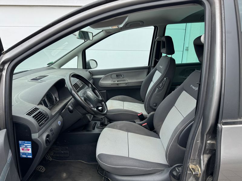 Volkswagen Sharan 1.9 TDI Trendline — zdjęcie 20