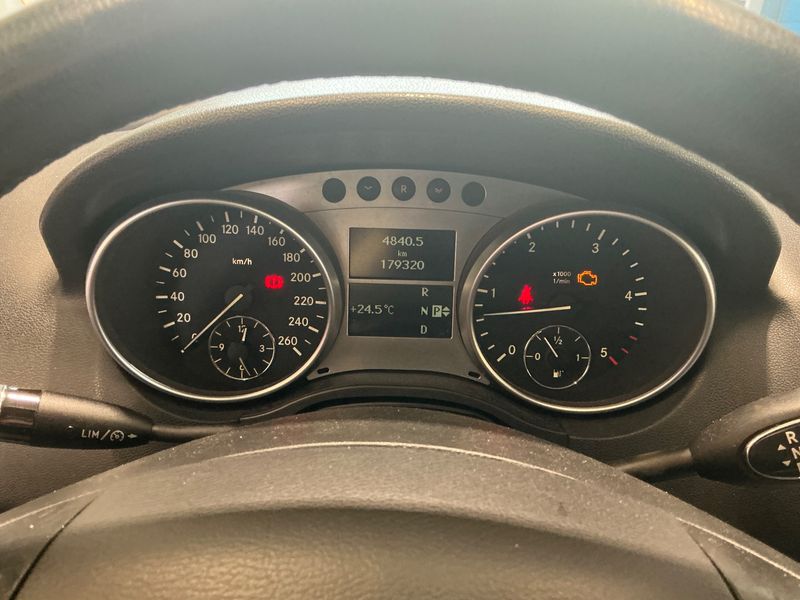 Mercedes-Benz M-Klasse ML 320 CDI — zdjęcie 13