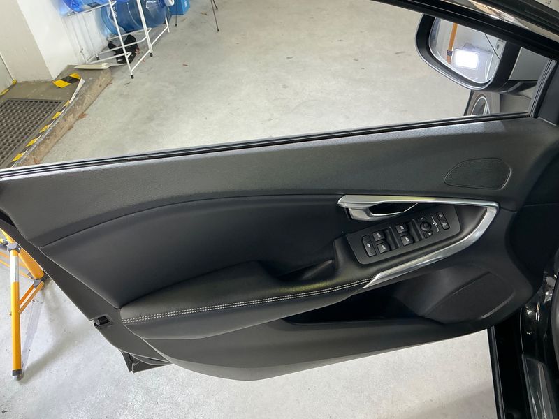 Volvo V40 2.0 D3 R-Design 2016 – снимка 32