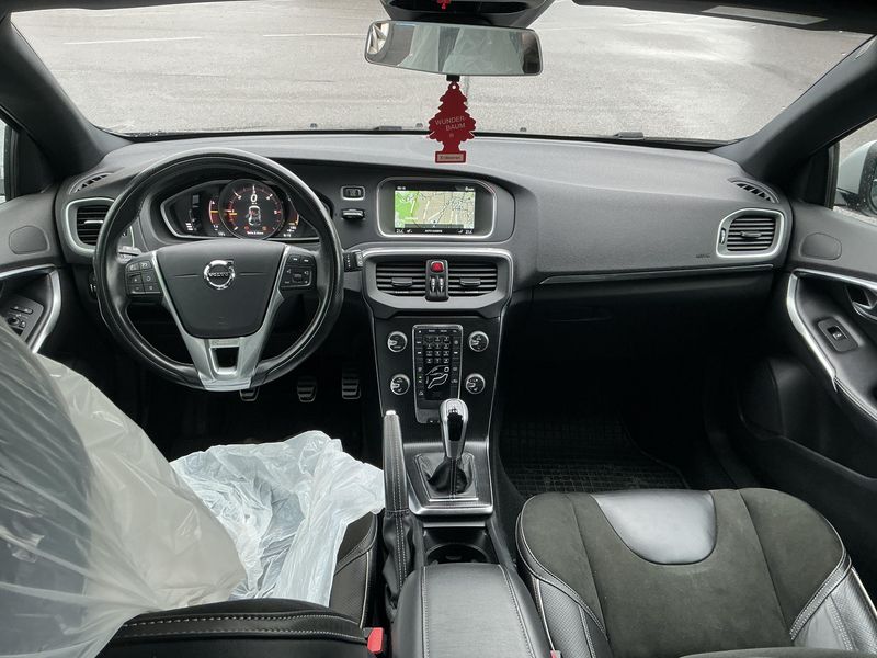Volvo V40 2.0 D3 R-Design 2016 – снимка 17