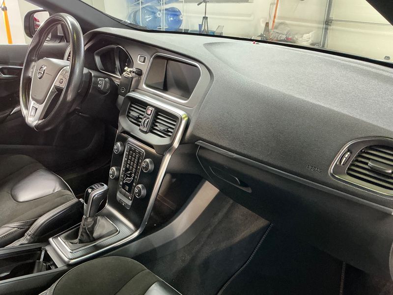Volvo V40 2.0 D3 R-Design 2016 – снимка 29