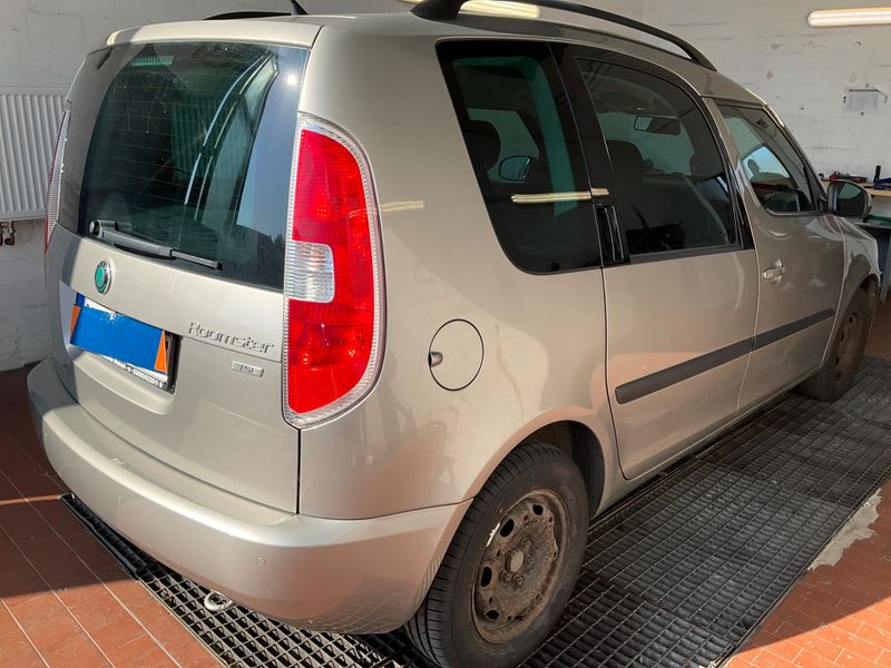 Skoda Roomster 1.2 TSI Ambition Plus Edition — zdjęcie 2