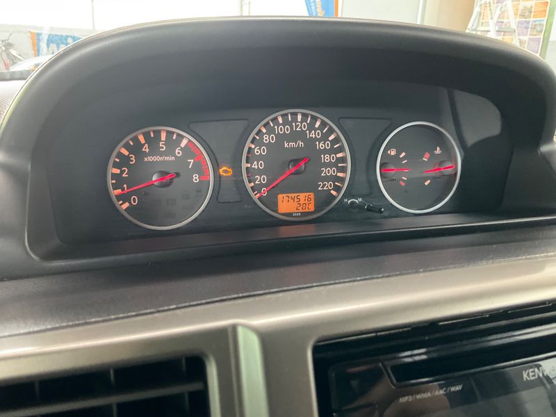 Nissan X-Trail 2.5 Elegance — zdjęcie 4