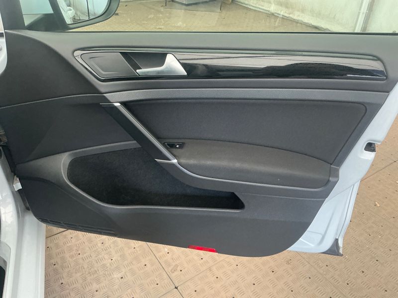 Volkswagen Golf VII 1.5 TSI ACT Sound 2017 – снимка 34