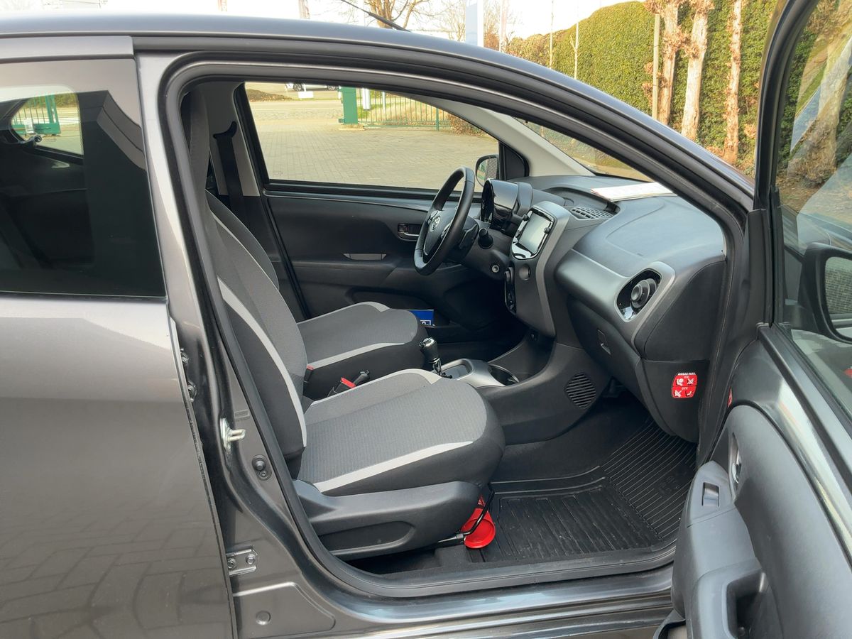 Toyota Aygo 2021 — photo 17