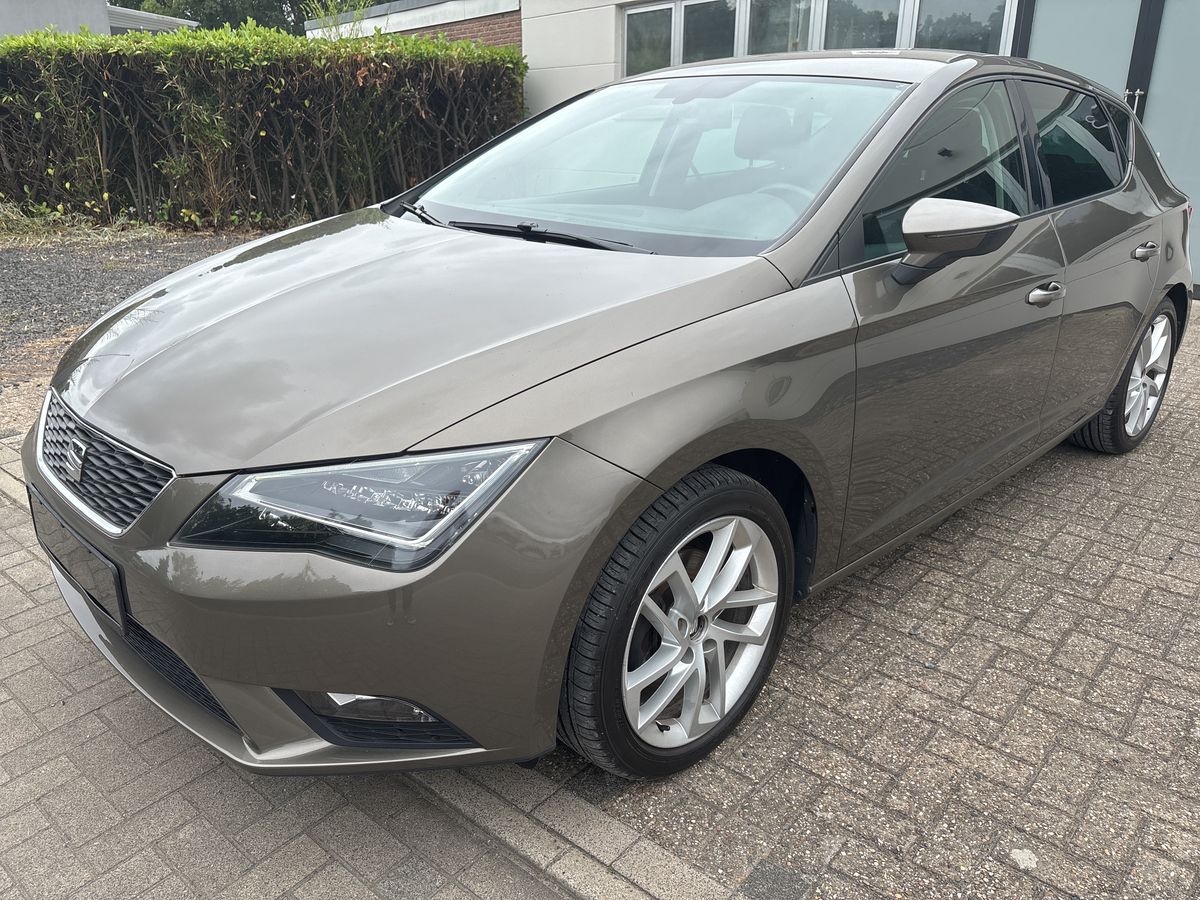 Seat Leon 2015 — photo 1
