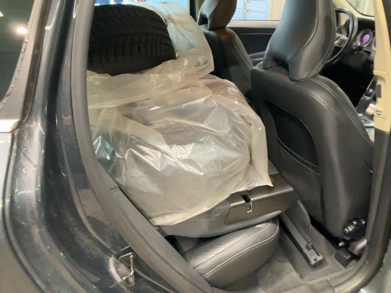 Volvo XC60 2.4 D4 R-Design AWD — zdjęcie 14