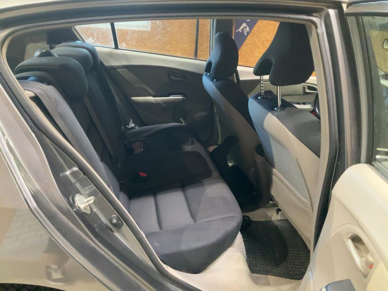 Honda Insight 1.3 Hybrid Elegance — zdjęcie 14