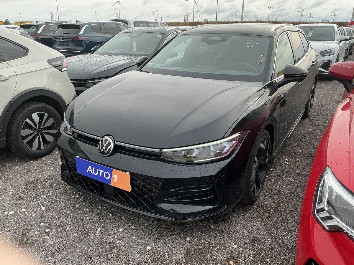 Volkswagen Passat 2025 — photo 1