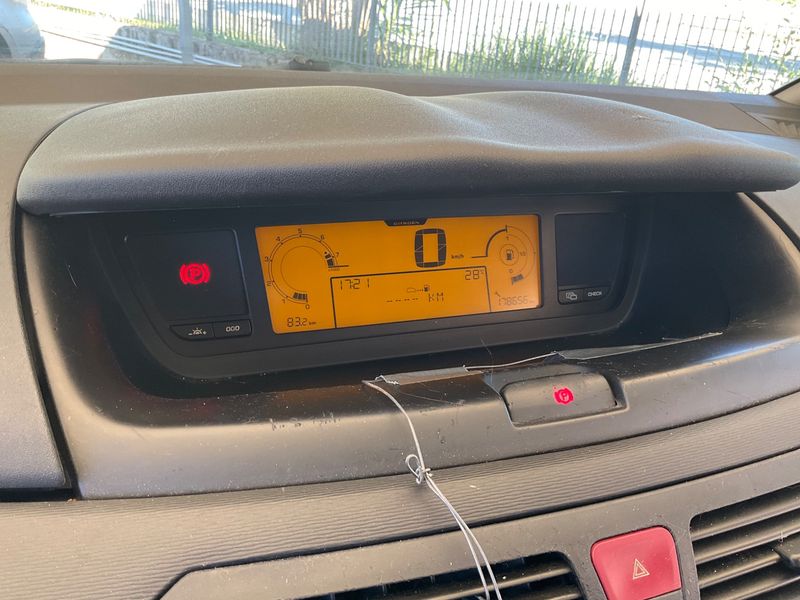 Citroen C4 Picasso 1.8 Classique — zdjęcie 4