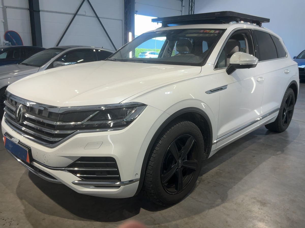 Volkswagen Touareg 2021 — photo 1