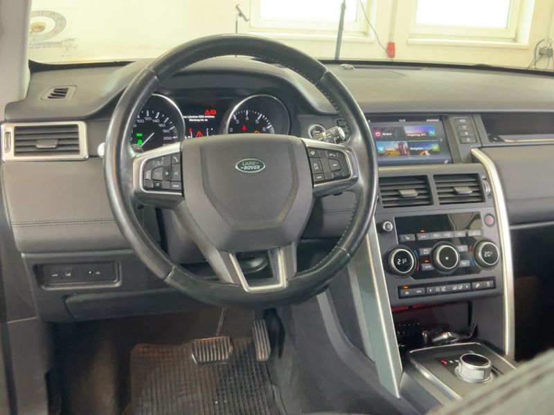 Land Rover Discovery Sport 2.0 Turbo HSE — zdjęcie 12