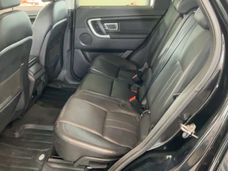 Land Rover Discovery Sport 2.0 Turbo HSE — zdjęcie 14