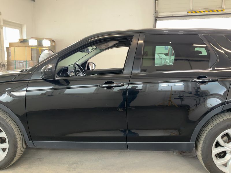Land Rover Discovery Sport 2.0 Turbo HSE — zdjęcie 4