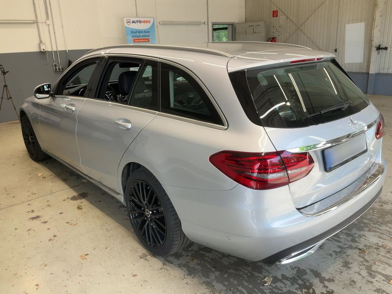 Mercedes-Benz C-Klasse C 180 CGI T Edition Exclusive — zdjęcie 3