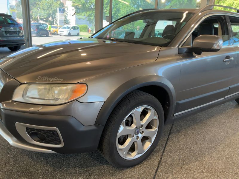 Volvo XC70 2.4 D5 Summum AWD — zdjęcie 2